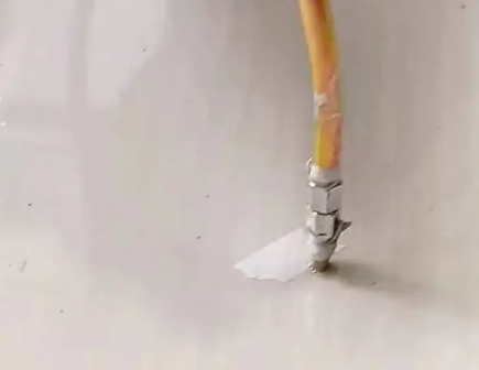 牟平瓷砖空鼓维修公司专业解答在瓷砖铺贴过程中，如果使用的砂料过粗（如全部使用了粗砂），可能会导致以下问题