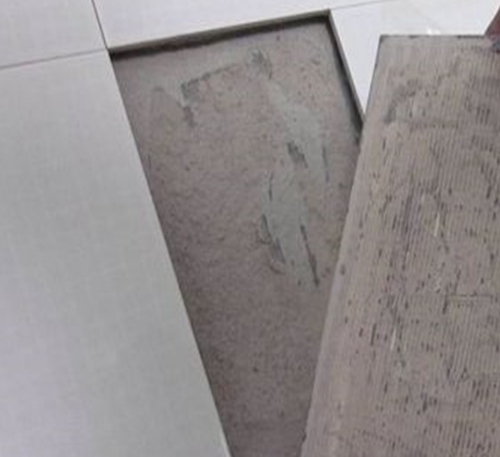 牟平瓷砖空鼓维修公司分享瓷砖铺贴时如果打浆（即涂抹在瓷砖背面和基层上的砂浆或瓷砖胶）过少，会带来以下问题