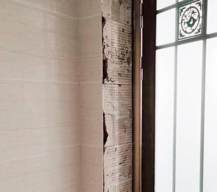 牟平瓷砖空鼓免砸砖维修公司分享吸水砖泡水时间不够或过长都会对瓷砖铺贴效果产生影响